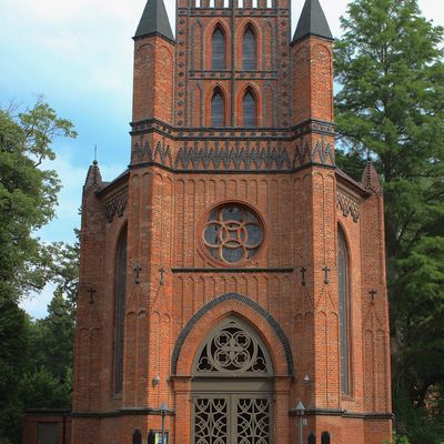 Die Katholische Kirche St. Helena im Ludwigsluster Schlosspark